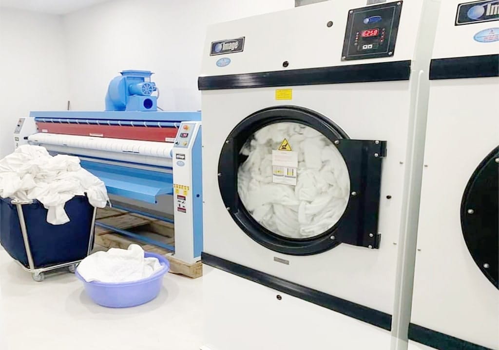 tháo rèm cửa vệ sinh